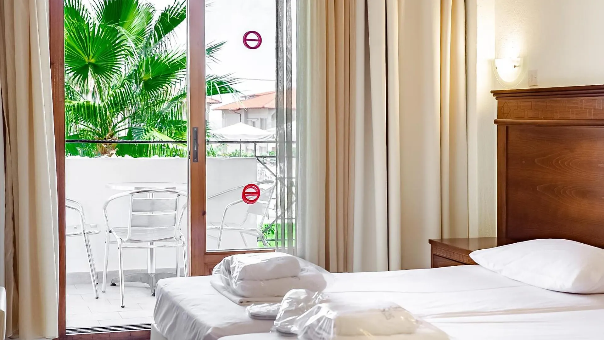 Tresor Sousouras Hotel Hanioti Greece